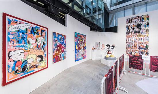 三里屯太古里摩登派对潮流艺术展现场