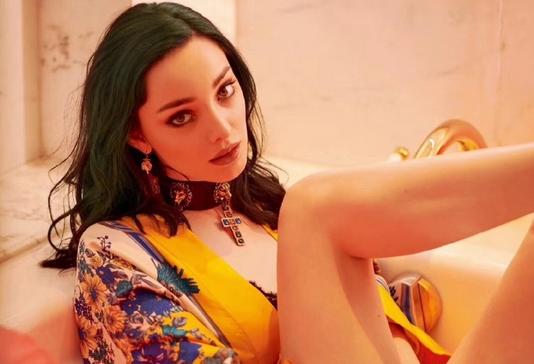 “北极星”Emma Dumont