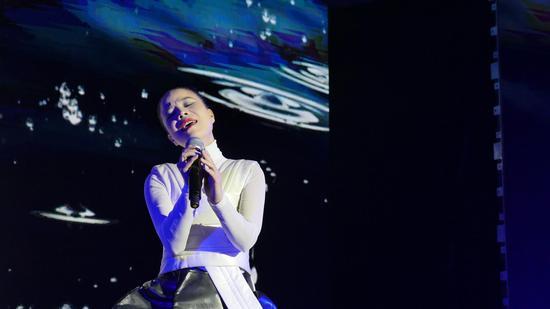 嘉宾:朱哲琴表演