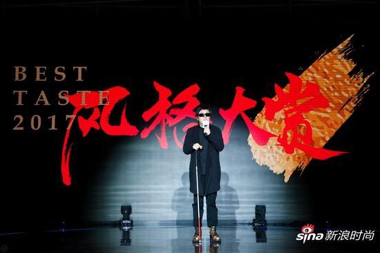 著名歌手、诗人周云蓬演讲《我听故我在》