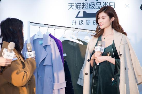 Eifini品牌挚友何穗小姐现场与粉丝亲切互动
