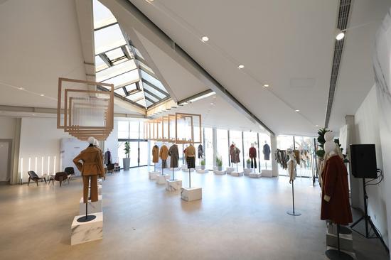 “ The Coat”毛呢大衣展示区