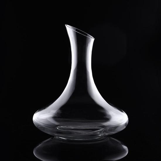 “大肚”醒酒器