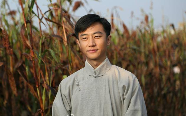 黄轩《红高粱》中书生造型