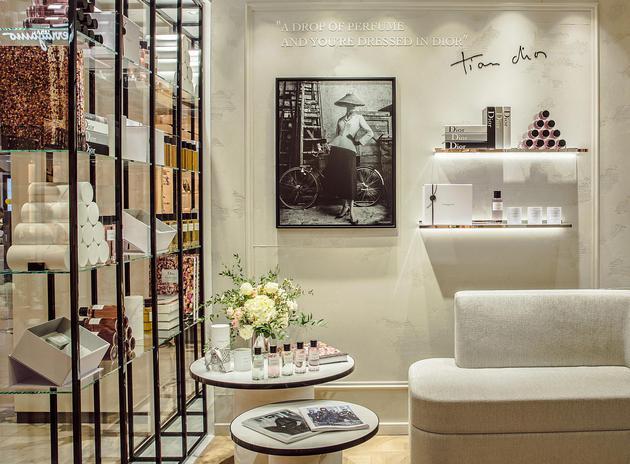 Dior迪奥香氛世家限时精品店法式文艺生活墙