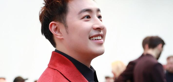 潘玮柏型男气场十足