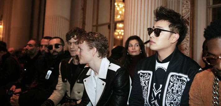 潘玮柏秀场墨镜造型吸睛