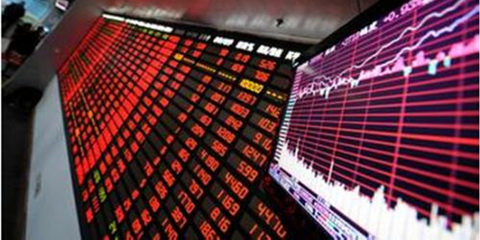 黄金与比特币同现异动：市场十字路口的避险逻辑与风险偏好博弈