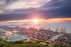 中共中央、国务院：稳步推进海南自由贸易港建设