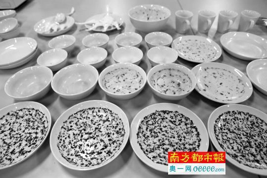 施加模拟污迹后的餐具。