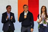 阿根廷现任总统马克里初选大败 比索大幅贬值达27%