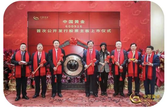 左一为杨宇潇;右二为陈雄伟