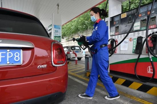 今日24时起汽油、柴油价格再上调，预计后期国际油价将维持高位