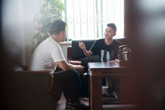 卖家们将拼多多误解为“专卖假货”的平台,王云鹏和他的团队不得不进行解释