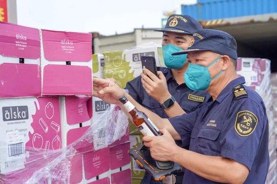 海关查获22.45吨过期进口配制酒，该品牌国内多个线上渠道有销售