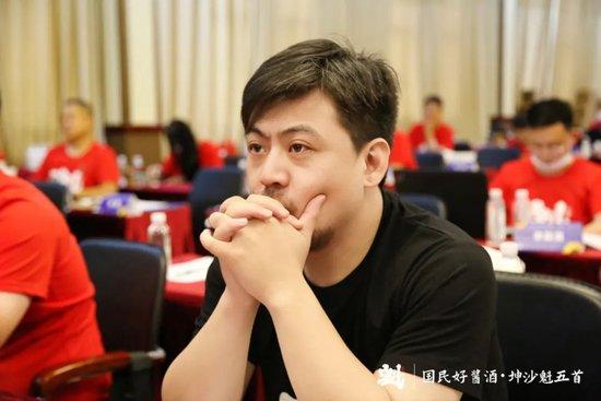 于东来推出40元价位光瓶酒，仅酒瓶设计成型就耗时一年