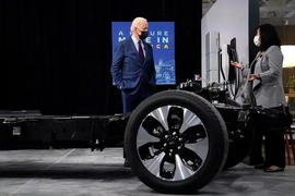 拜登站台 底特律车展开幕
