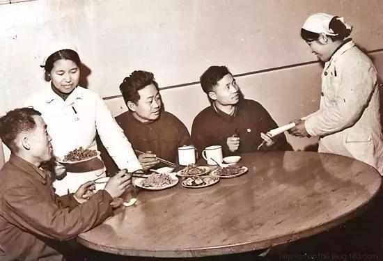 60年代末最低生活费:8元