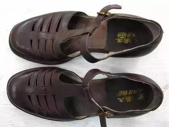 60年代末的10元:可买中档皮鞋一双
