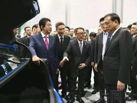 李总理看的车是丰田汽车的氢燃料电池轿车Mirai(日文“未来”之意)