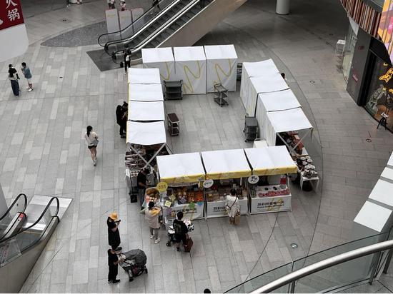 北京消失堂食32天：我在72万平的商场里摆摊儿卖兔头