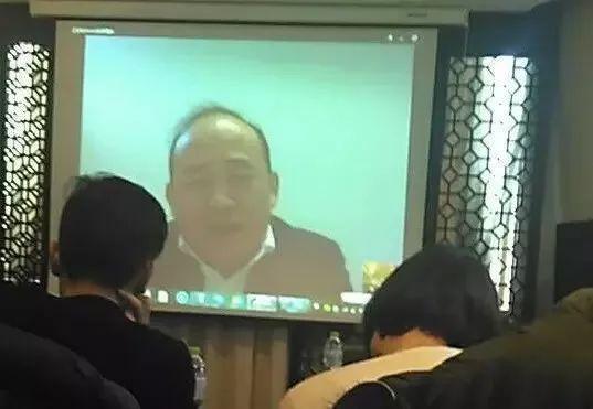兰世立通过视频连线向一众媒体人发布消息。摄影:每经记者张虹蕾