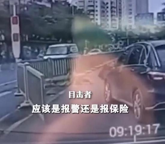 外卖骑手被轿车撞倒，目击者：司机倒车后又碾压了一次！深圳交警通报：第二次是司机紧张操作不当……