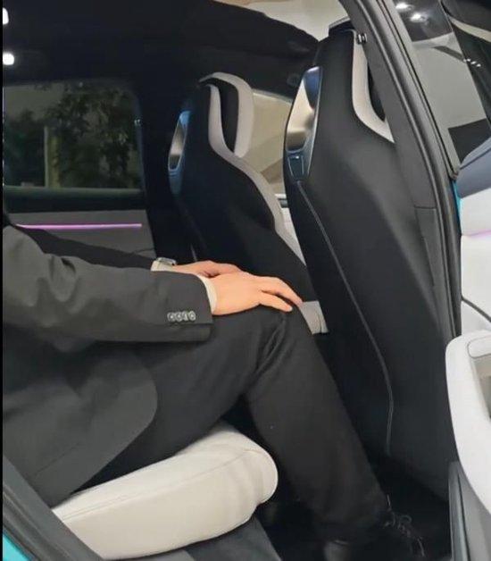 小米SU7被质疑后排空间不足，卢伟冰发视频澄清，雷军说比Model S还要大