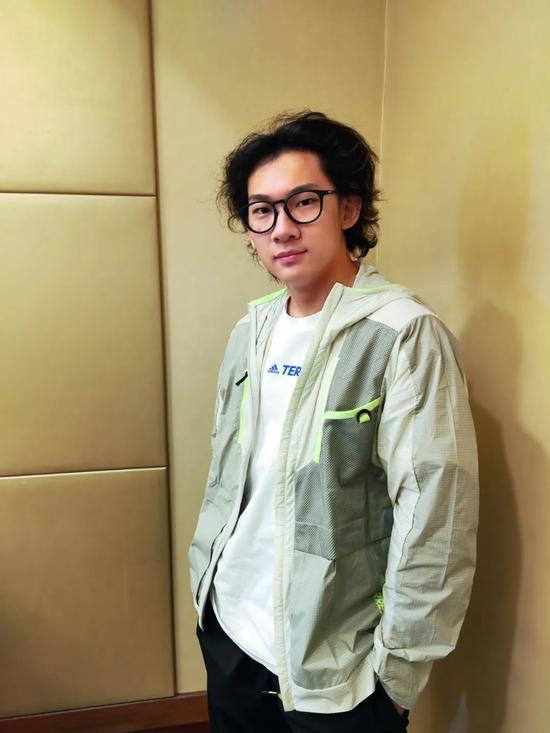 ·2022年4月10日,苏翊鸣在北京接受本刊专访。(本刊记者 杨学义 / 摄)