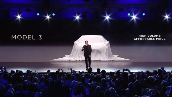 Model 3 首次亮相