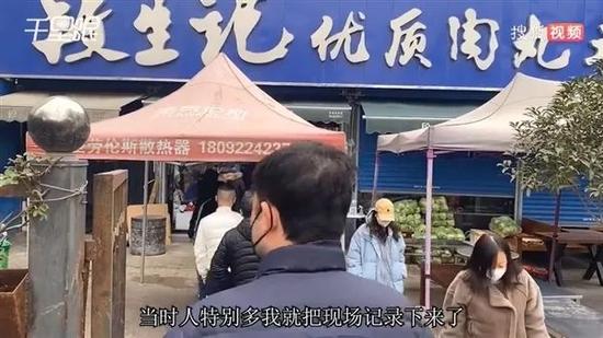 市民早上6点排队喝胡辣汤，理发店一天接待上百顾客，“封城”29天后，西安官宣：全市低风险，恢复正常出行