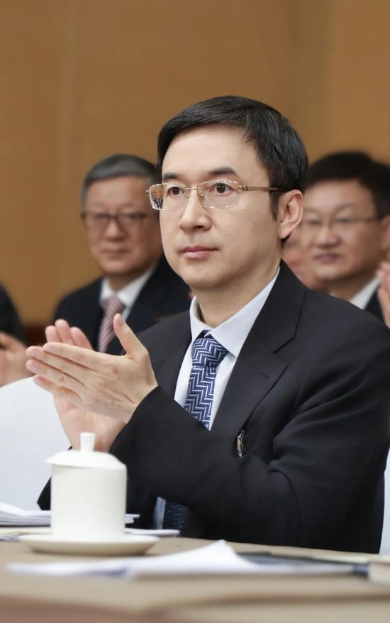 　（中国人民银行上海总部党委副书记、主任金鹏辉。受访者供图。）