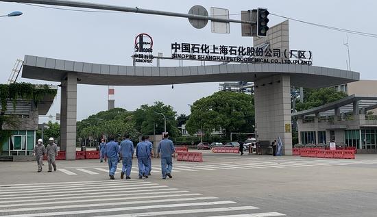 实探上海石化工厂：门口停警车，拉起警戒线！员工称已正常上班，影响品类乙二醇供应增量超需求