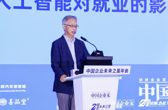 黄益平：人工智能替代劳动力可缓解老龄化带来的冲击