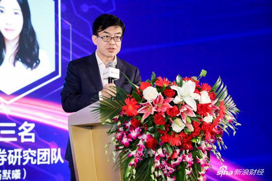 鹏华基金总裁邓召明先生揭晓第二届新浪金麒麟食品饮料最佳分析师荣誉榜单