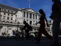 英国央行副总裁布罗德本特表示，英国利率可能在今夏下调