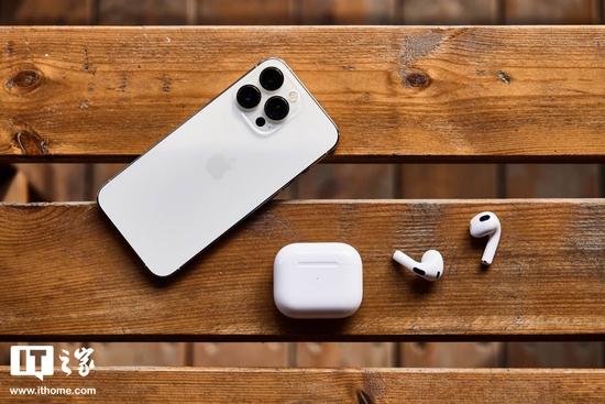 消息称苹果正开发AirPods Lite耳机，定价更低