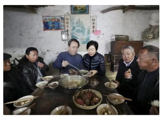 报道称许家印现在常驻广州，不可随意会见外人，首次被证实早已离婚