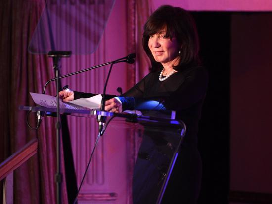贝佐斯的母亲杰基-贝佐斯(Jackie Bezos),现任贝佐斯家族基金总裁