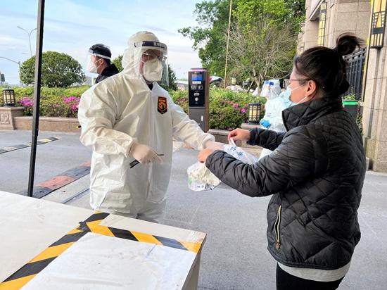 数字化“接力”保障百姓就医用药，医保在线购药“送到家”