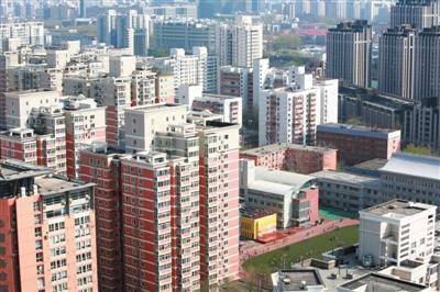 海淀区一些热点学区的二手房价也已超过7万元/平方米。图为五道口地区。图/CFP