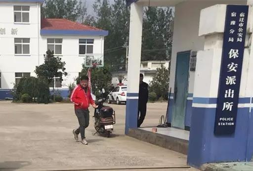 “北京时间”在宿迁市保安乡见到“死者”陈服。