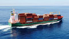 2016年出口同比降2%进口增0.6% 贸易顺差3.35万亿