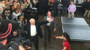 巴菲特盖茨打牌乒乓