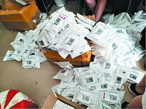 警方在线下犯罪窝点缴获的假冒配件。