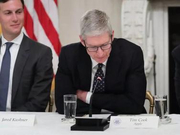 苹果加大在美投资 特朗普推特罕见向库克示好