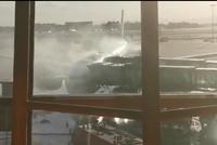 现场视频|首都机场一架国航A330客机起火 浓烟滚滚