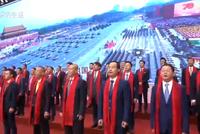 视频：宗庆后、陈爱莲等多位浙商高唱《歌唱祖国》