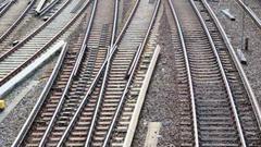取消铁路干线路网的建设、经营须由中方控股的限制