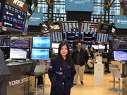 纽交所首位中国女交易员直击:李维斯IPO涨32%(视频)